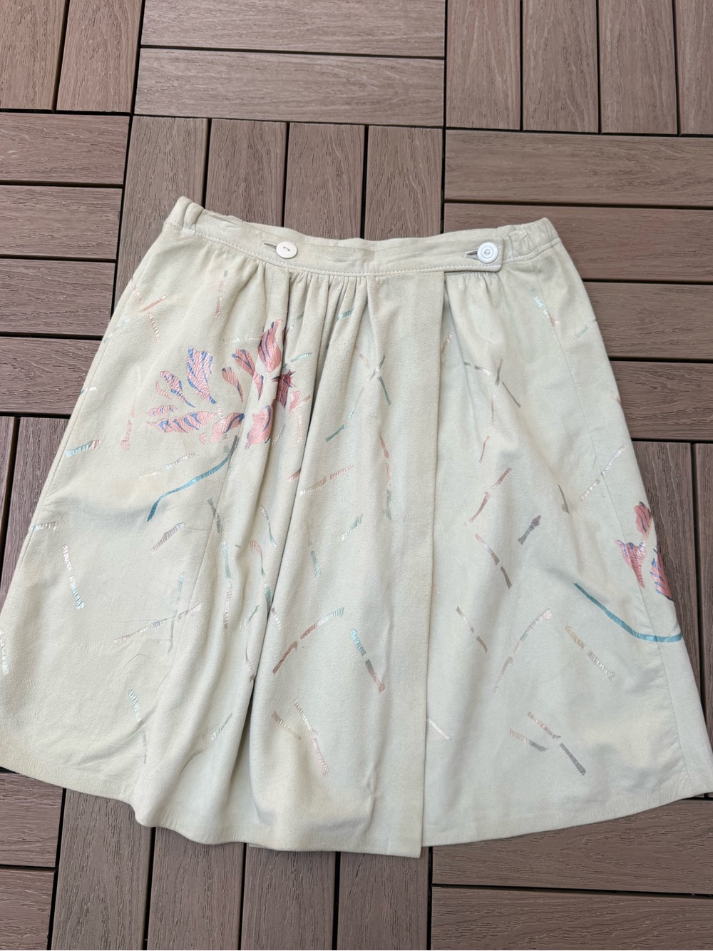 1970's char & Sher light suede wrap skirt - embossed floral design - Picture 7 of 10